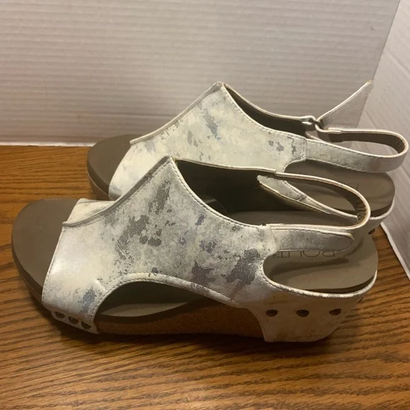 White and Silver boutique, by Corkys Wedge Sandals Size10 Comfortable cork wedge - Picture 5 of 10